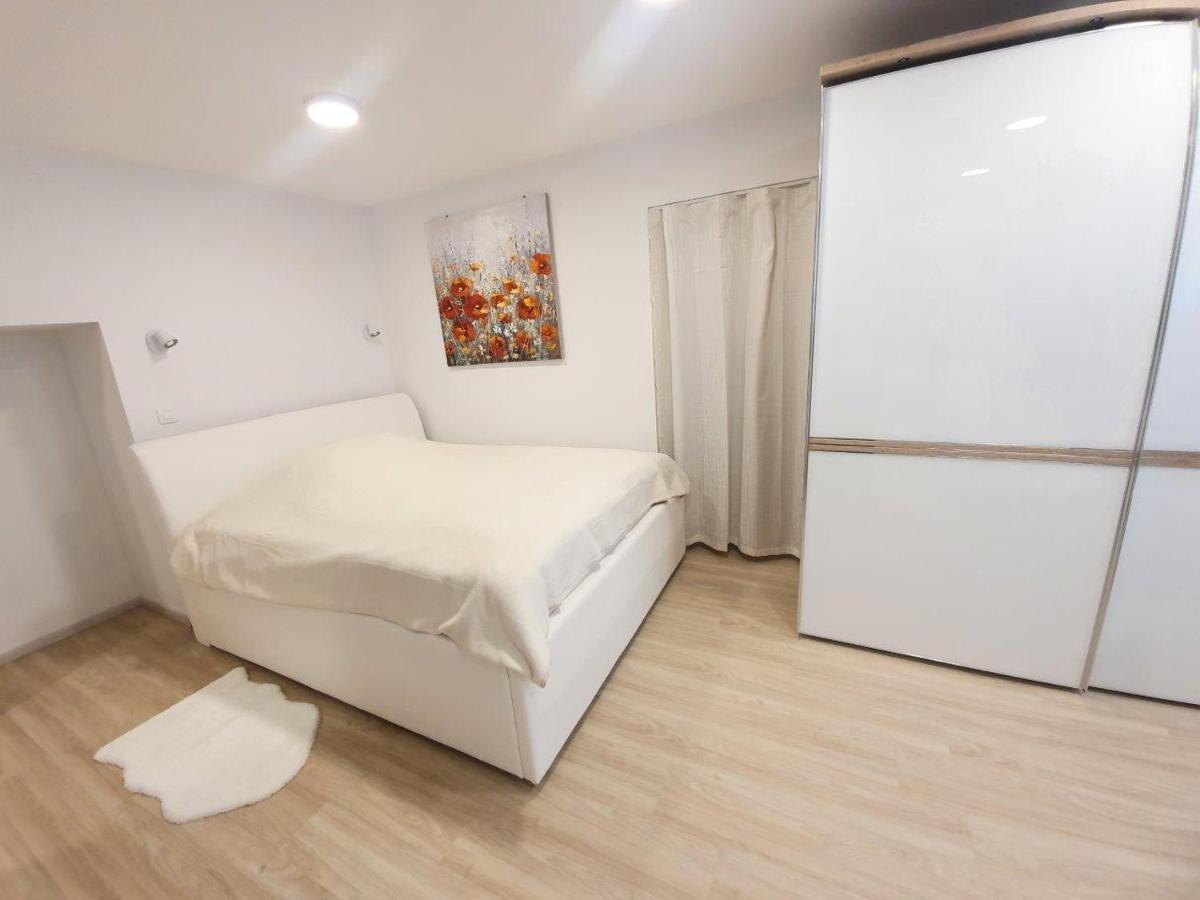 Studio Apartment Gea 2 Tour As Ljubljana Bagian luar foto