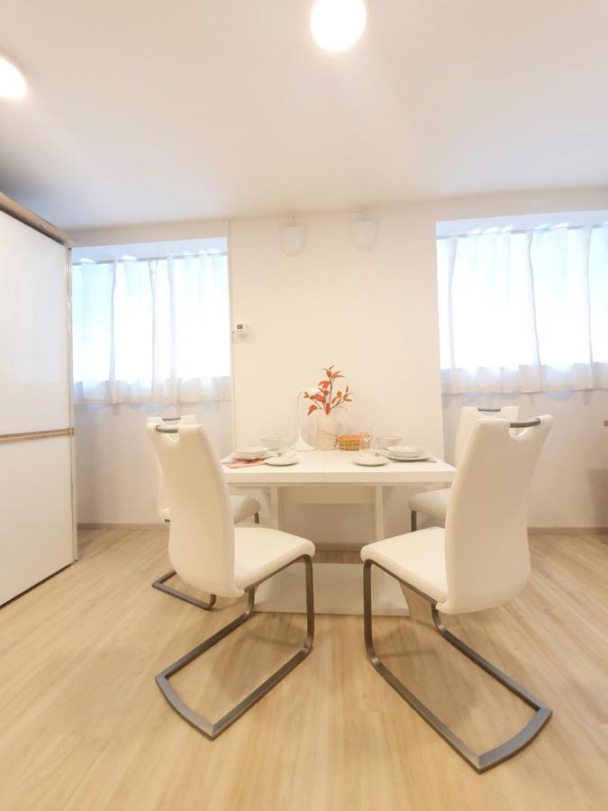 Studio Apartment Gea 2 Tour As Ljubljana Bagian luar foto